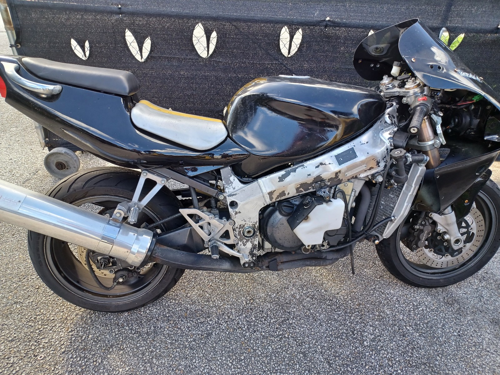 02 ZX7R